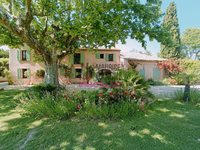 Mas - 380 m² - 10 pièces