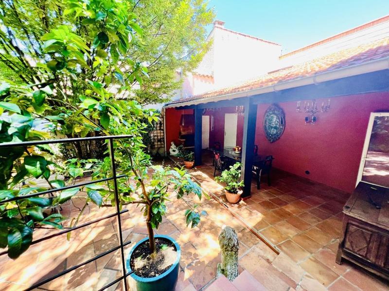 Maison - 305 m² - 8 pièces