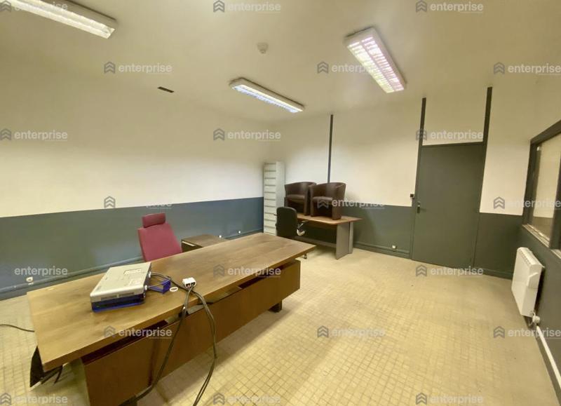 Entrepôt - 3 600 m²