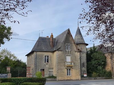 Maison - 341 m² - 14 pièces