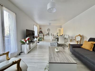 Maison - 99 m² - 6 pièces