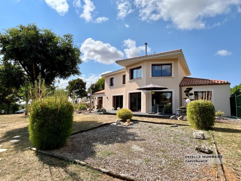 Maison - 223 m² - 8 pièces