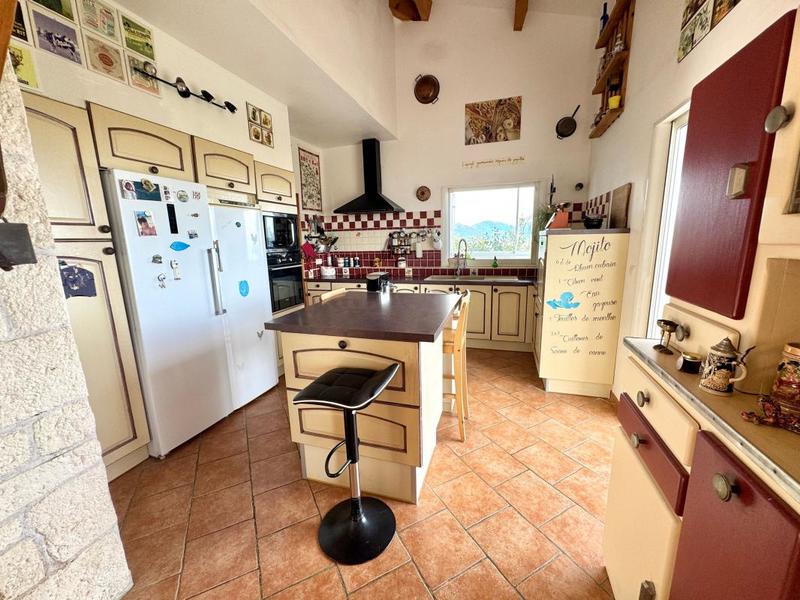 Maison - 213 m² - 7 pièces