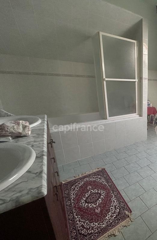 Maison - 143 m² - 9 pièces