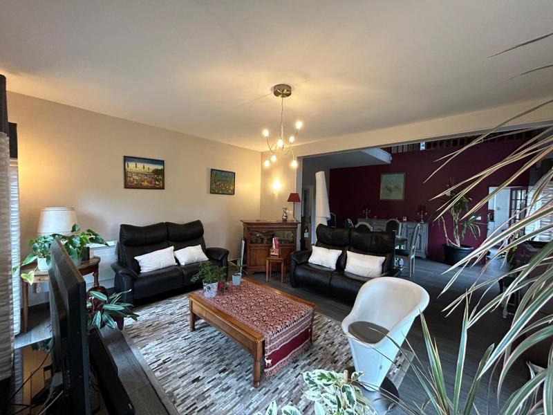 Maison - 216 m² - 8 pièces