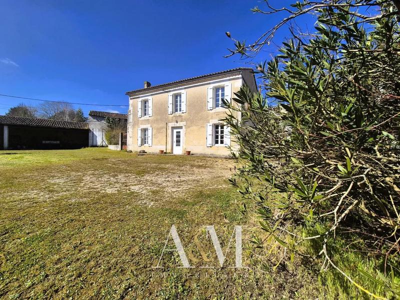 Maison de village - 116 m² - 6 pièces