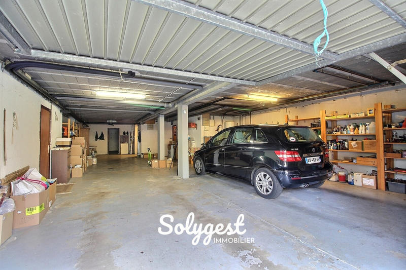 Maison - 305 m² - 7 pièces