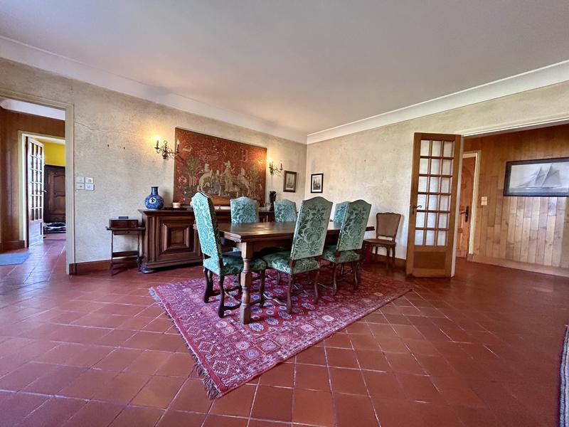 Maison - 227 m² - 7 pièces