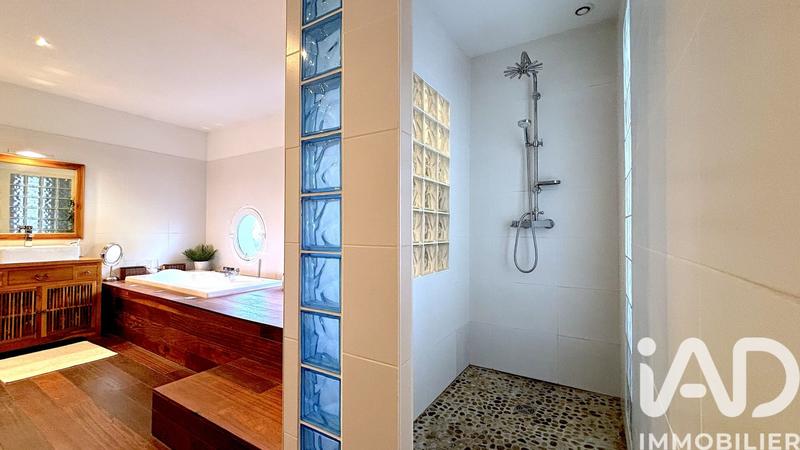 Maison - 260 m² - 9 pièces