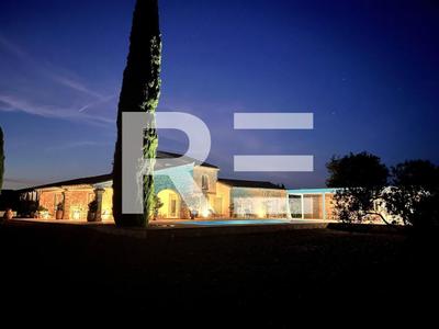 Maison - 350 m² - 12 pièces