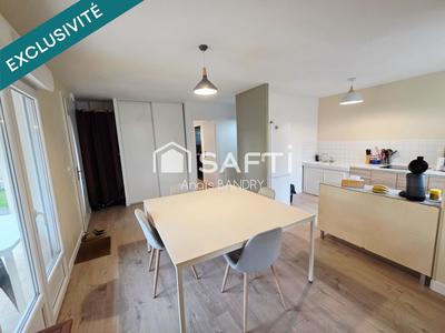 Maison - 97 m² - 6 pièces