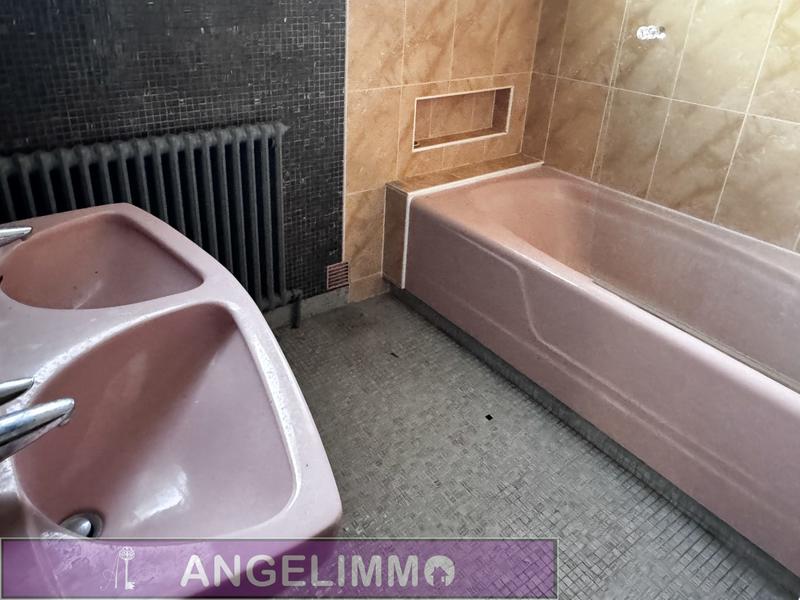 Maison - 222 m² - 5 pièces