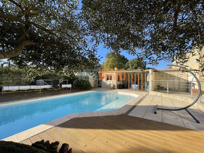 Villa - 200 m² - 9 pièces