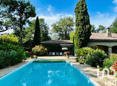 Maison - 240 m² - 7 pièces