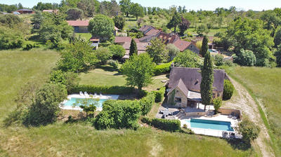 Maison - 403 m² - 18 pièces