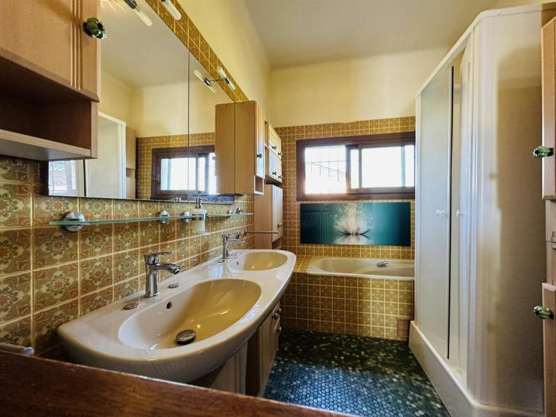 Maison - 250 m² - 9 pièces