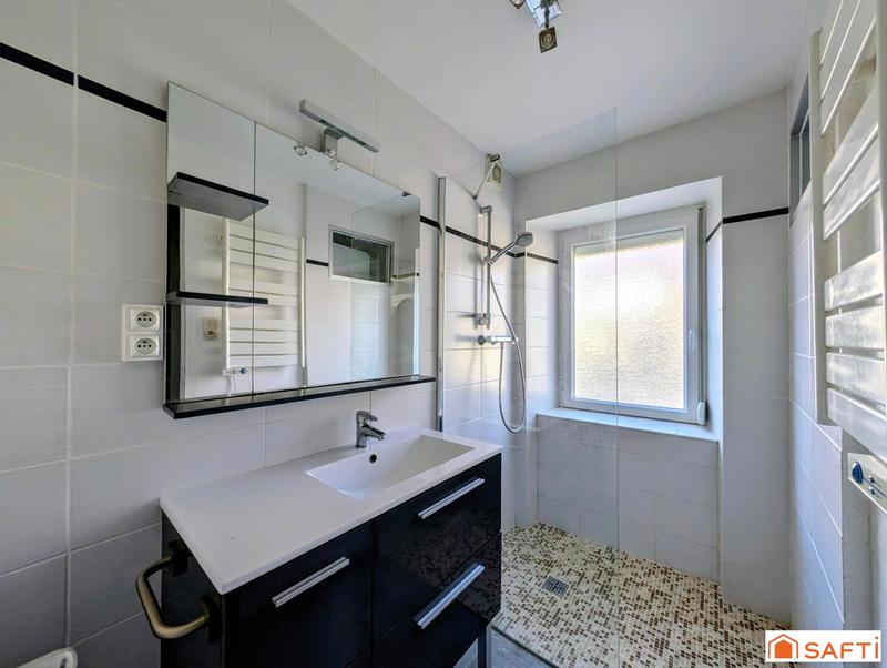 Maison - 227 m² - 10 pièces