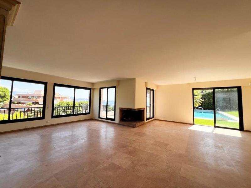 Villa - 302 m² - 5 pièces