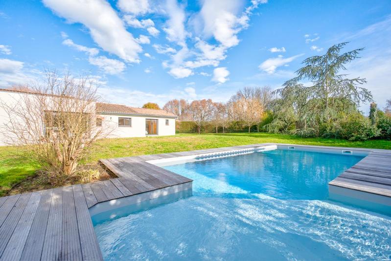 Maison - 212 m² - 7 pièces