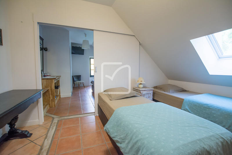 Maison - 299 m² - 15 pièces