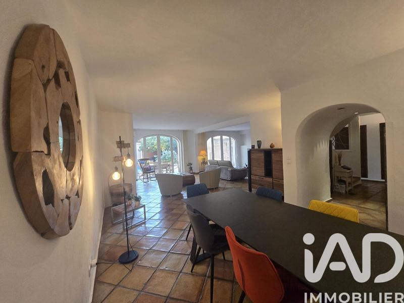 Maison - 222 m² - 8 pièces