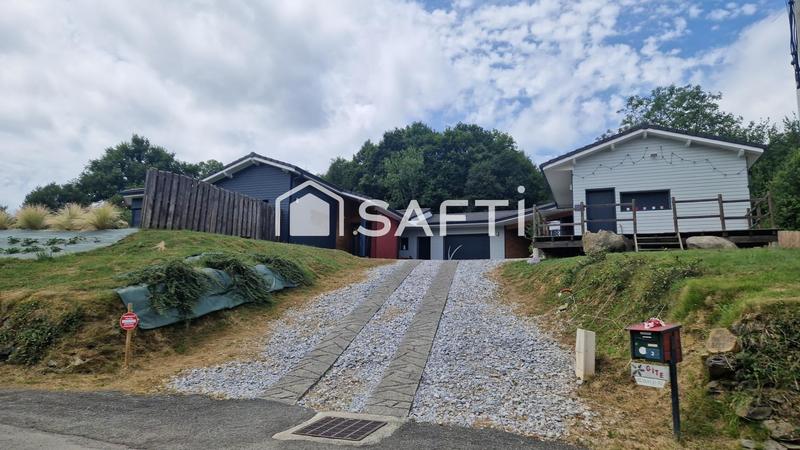 Maison - 228 m² - 7 pièces