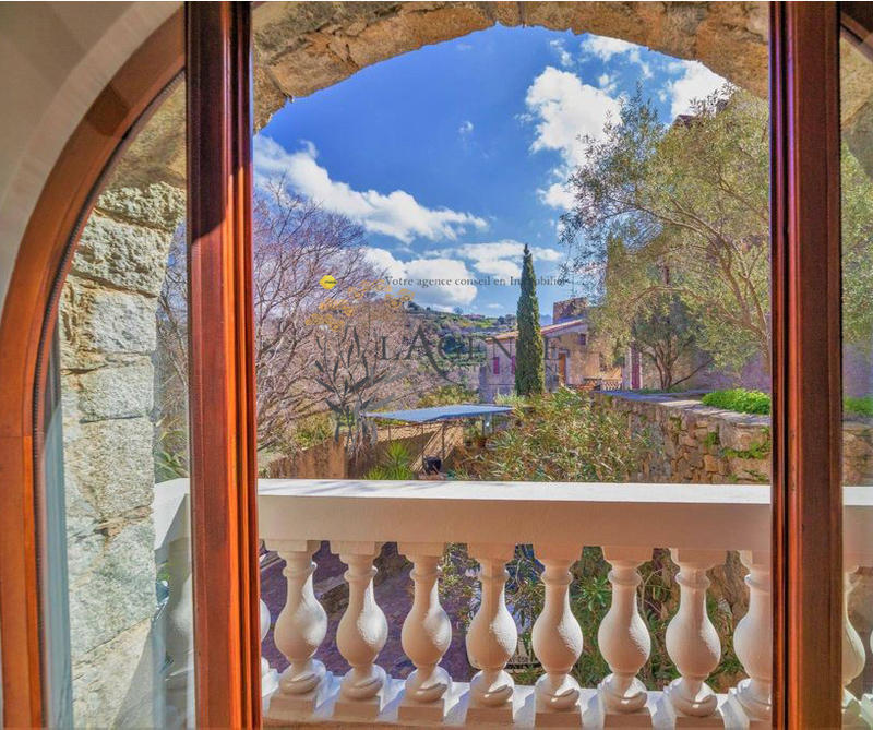 Maison - 271 m² - 9 pièces