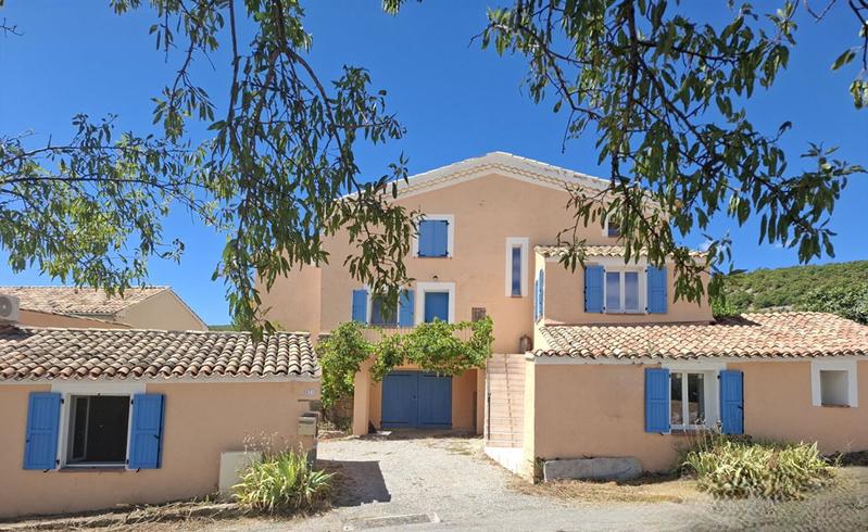 Maison - 210 m² - 10 pièces