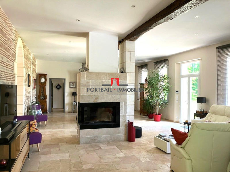 Maison - 400 m² - 12 pièces