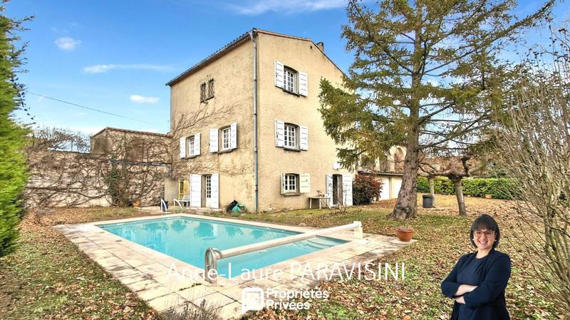 Maison - 267 m² - 10 pièces