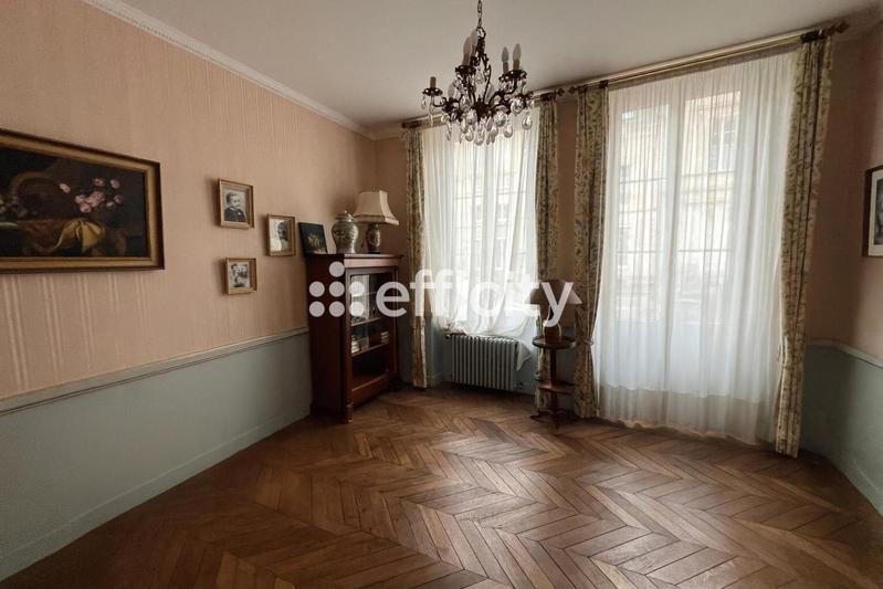 Demeure - 233 m² - 9 pièces