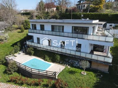 Maison - 240 m² - 7 pièces