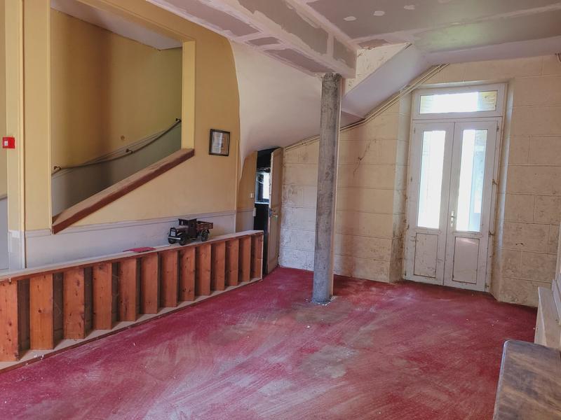 Château - 1 327 m² - 50 pièces