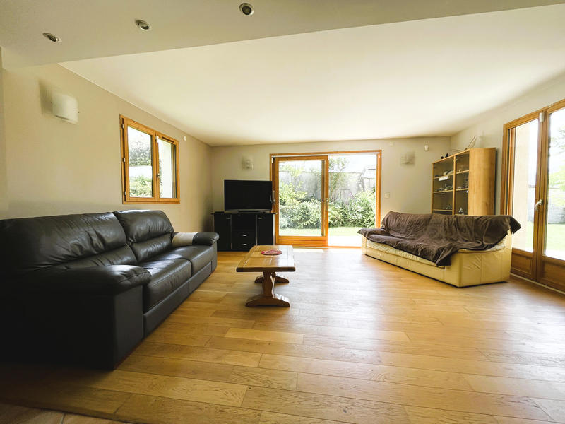 Maison traditionnelle - 211 m² - 8 pièces