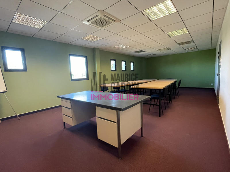 Local d'activités - 900 m²