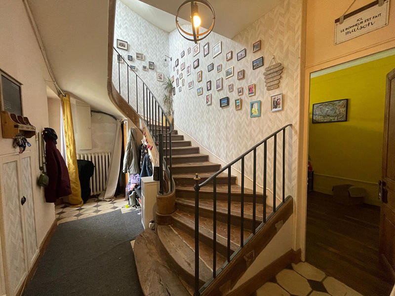 Maison - 230 m² - 8 pièces