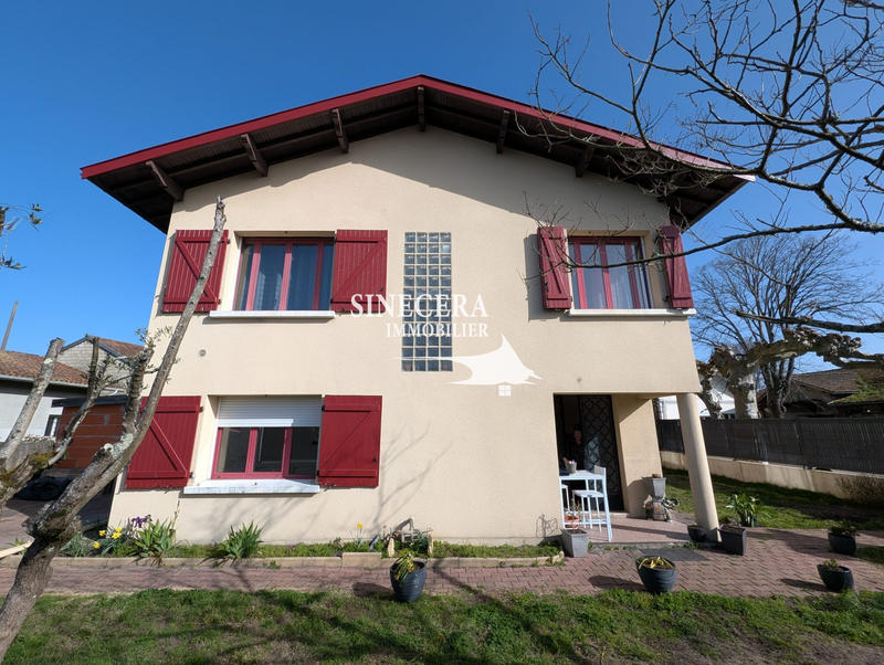 Maison traditionnelle - 177 m² - 8 pièces