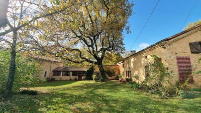 Propriété - 327 m² - 10 pièces