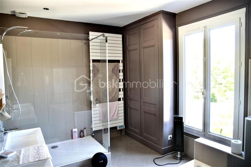 Demeure - 220 m² - 8 pièces