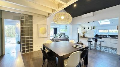 Villa - 222 m² - 10 pièces