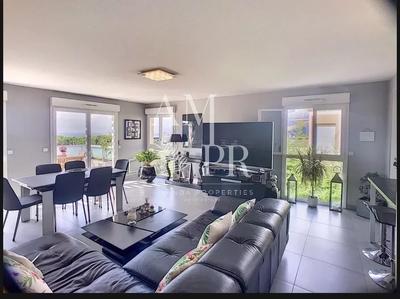 Appartement - 100 m² - 4 pièces