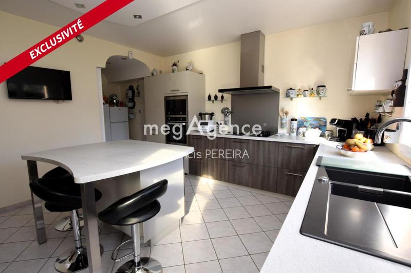 Maison - 182 m² - 8 pièces