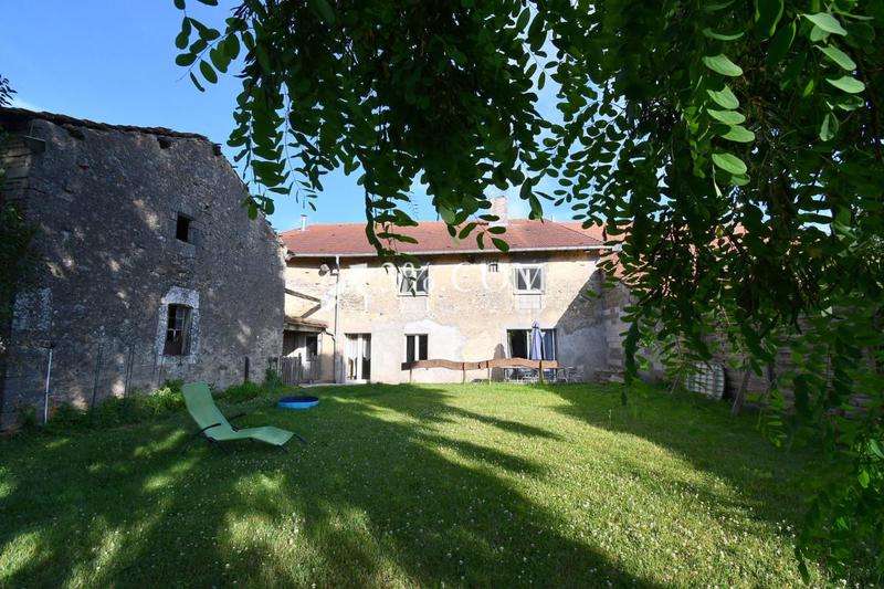 Maison de village - 390 m² - 7 pièces