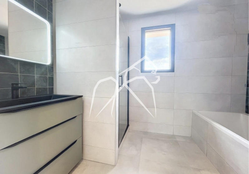 Maison contemporaine - 217 m² - 7 pièces