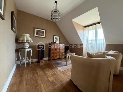 Maison traditionnelle - 149 m² - 6 pièces