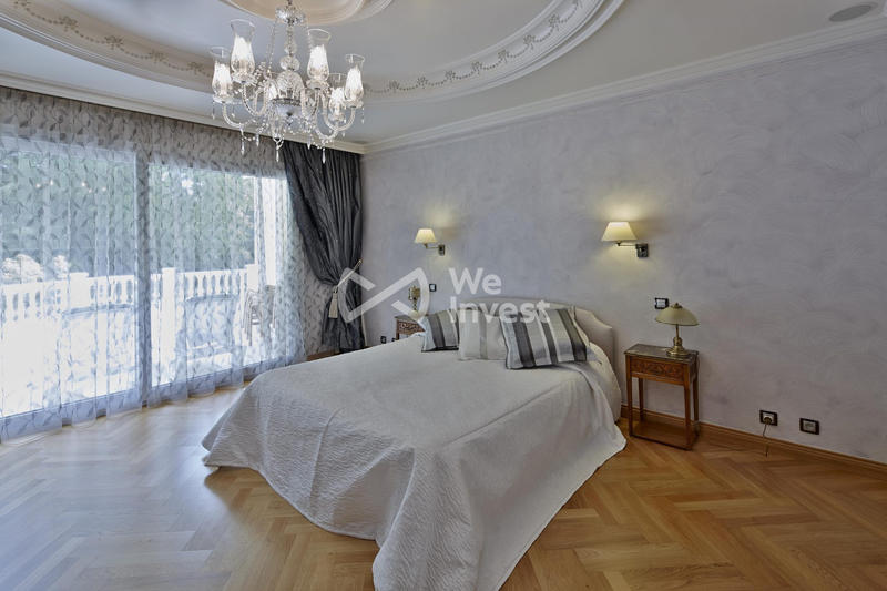 Villa - 296 m² - 9 pièces