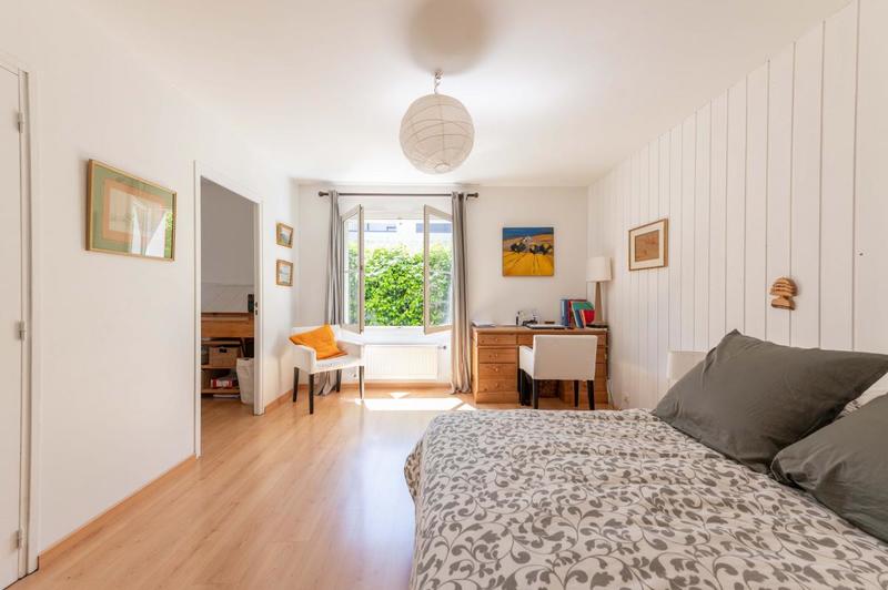 Maison - 235 m² - 8 pièces