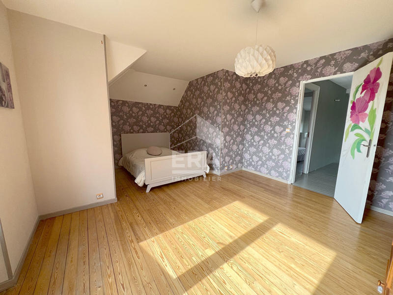 Maison - 216 m² - 9 pièces