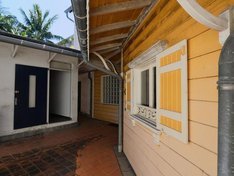 Maison - 280 m² - 9 pièces