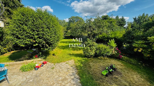 Propriété - 247 m² - 9 pièces